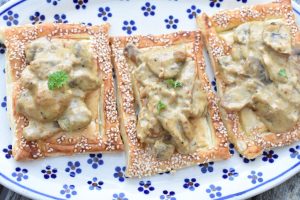 Butterdejstærte med svampe - sprød butterdej med champignon 