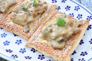 Butterdejstærte med svampe - sprød butterdej med champignon 