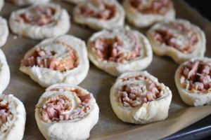 Pizzasnegle - opskrift på nem dej til bløde pizza snegle 