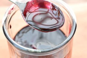 Brombærsirup - nem opskrift på hjemmelavet sirup med brombær 