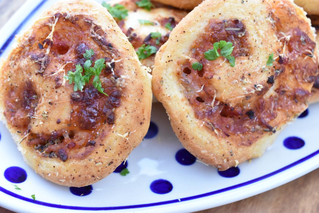 Pizzasnegle - opskrift på nem dej til bløde pizza snegle