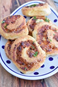 Pizzasnegle - opskrift på nem dej til bløde pizza snegle 