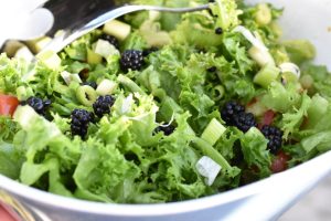 Salat med brombær - opskrift på nem brombærsalat