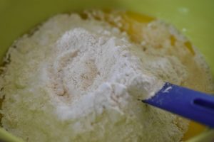 Vaniljekage opskrift - nem svampet vanilje kage i bradepande