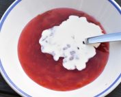 DSC_0311 • nogetiovnen.dk Mirabellegrød med fløde - opskrift på rød grød med mirabeller