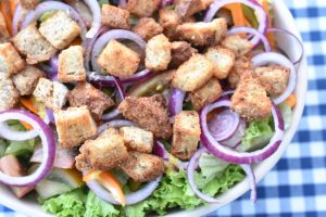 DSC_0345 4 • nogetiovnen.dk Brødsalat - nem opskrift på salat med croutoner