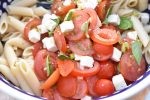 DSC_0354 • nogetiovnen.dk Caprese pastasalat med tomater og feta