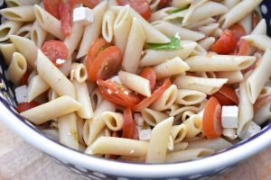 DSC_0356 • nogetiovnen.dk Caprese pastasalat med tomater og feta