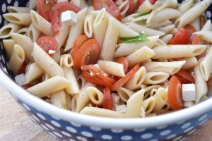 DSC_0357 • nogetiovnen.dk Caprese pastasalat med tomater og feta