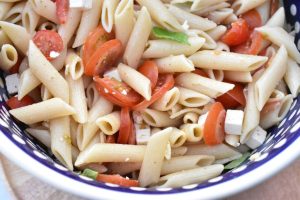 DSC_0358 • nogetiovnen.dk Caprese pastasalat med tomater og feta
