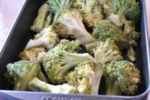 DSC_1229 • nogetiovnen.dk Broccoli i buketter lægges i bradepande