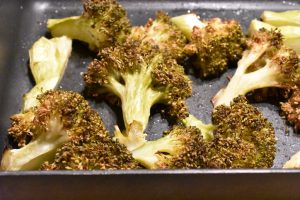 DSC_1246 • nogetiovnen.dk Bagt broccoli i ovn - nem opskrift på broccolifritter