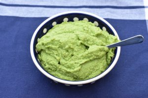 DSC_2081 • nogetiovnenstaging.com Ærtepesto - nem opskrift på pesto med ærter