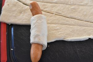 DSC_0228 • nogetiovnenstaging.com Nemme pølsehorn af croissant dej - opskrift