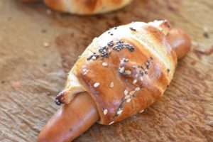 Nemme pølsehorn af croissant dej - opskrift