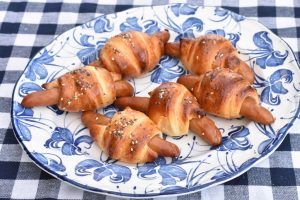 DSC_0242 • nogetiovnenstaging.com Nemme pølsehorn af croissant dej - opskrift