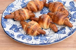 DSC_0243 • nogetiovnenstaging.com Nemme pølsehorn af croissant dej - opskrift