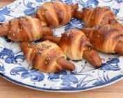 Nemme pølsehorn af croissant dej - opskrift