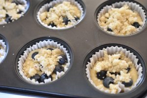 Blåbærmuffins med crumble - nem muffins opskrift