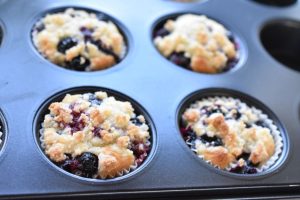 Blåbærmuffins med crumble - nem muffin opskrift