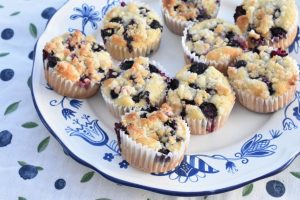 Blåbærmuffins med crumble - nem muffin opskrift