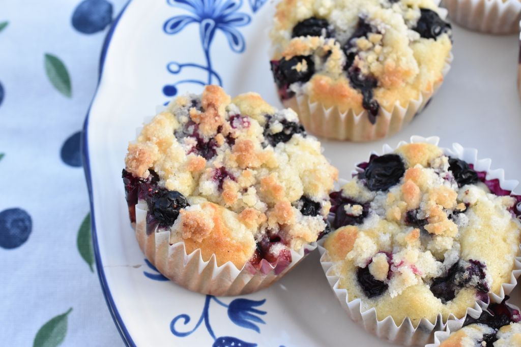 Blåbærmuffins med crumble - nem muffins opskrift