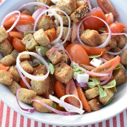 Panzanella - opskrift på italiensk brødsalat