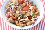 Panzanella - opskrift på italiensk brødsalat