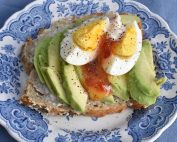 Avocadomad med æg - nem hurtig opskrift