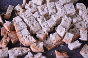 Kanelcroutoner - ristede brød croutoner med kanel sukker