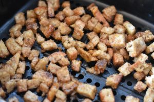 Kanelcroutoner - ristede brød croutoner med kanel sukker