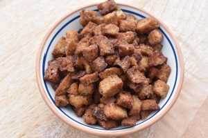 Kanelcroutoner - ristede brød croutoner med kanel sukker