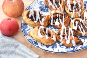 DSC_0675 • nogetiovnen.dk Hurtige kanelsnegle med revet æble - nem opskrift med pizzadej