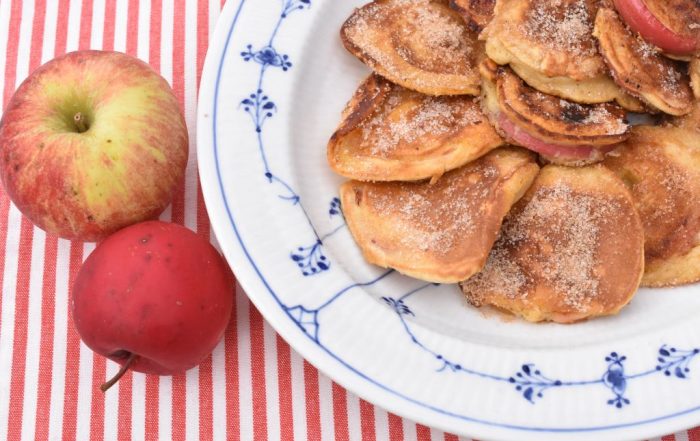 Æblebeignet med kanel sukker - æbleringe med dej