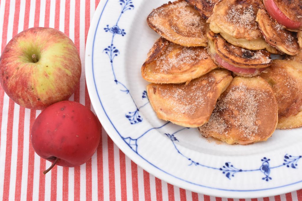 Æblebeignet med kanel sukker - æbleringe med dej