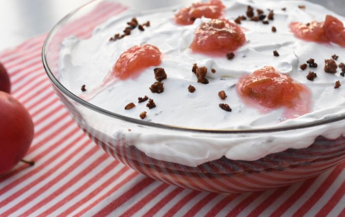 Bondepige med slør - opskrift på sønderjysk dessert