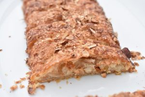 DSC_0952 • nogetiovnen.dk Butterdejsstang med æble marcipan fyld - butterdejskringle