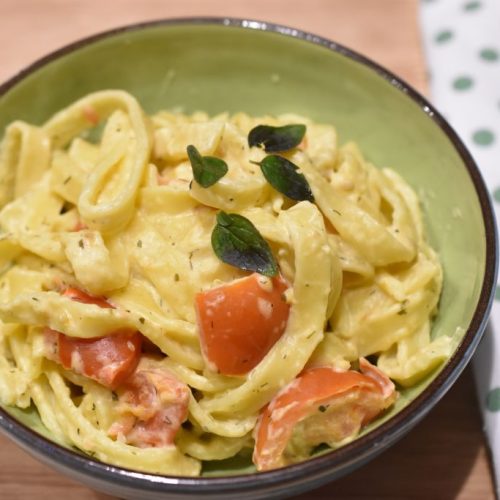 Pasta med flødeost og tomat - nem opskrift