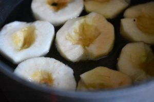 Æbler med gele - halve æbler med ribsgele