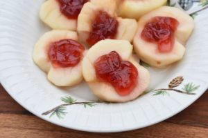 Æbler med gele - halve æbler med ribsgele