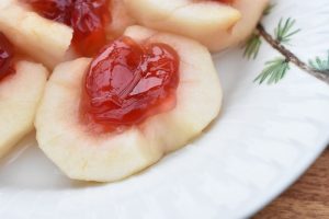 Æbler med gele - halve æbler med ribsgele