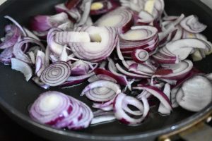 DSC_1767 • nogetiovnen.dk Rødløgskompot - opskrift på nem løgkompot med rødløg