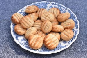 DSC_4062 • nogetiovnen.dk Glutenfri mandelsmåkager med kondenseret mælk - nem opskrift