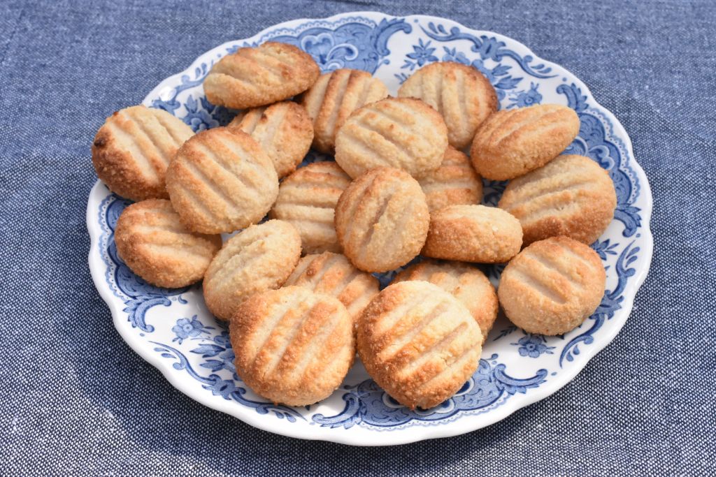 Glutenfri mandelsmåkager med kondenseret mælk - nem opskrift