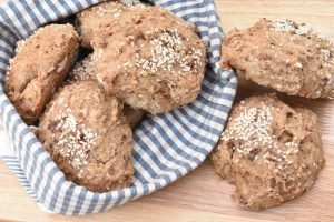 Rugbrødsboller - opskrift på boller med rugbrødsrester 