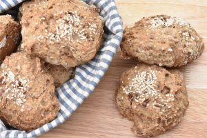 Rugbrødsboller - opskrift på boller med rugbrødsrester 