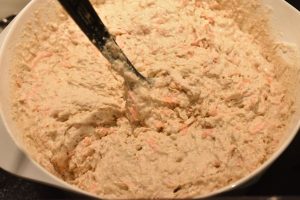 Langtidshævede boller med gulerødder - nem æltefri opskrift