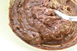 Chokolade fudge med kondenseret mælk - meget nem opskrift