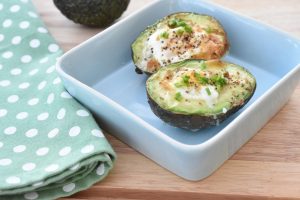 Bagt avocado med æg i airfryer eller ovn - nem opskrift 