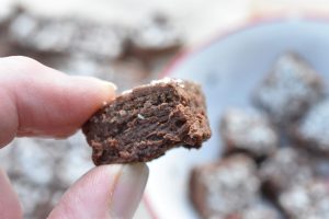 Chokolade fudge med kondenseret mælk - meget nem opskrift